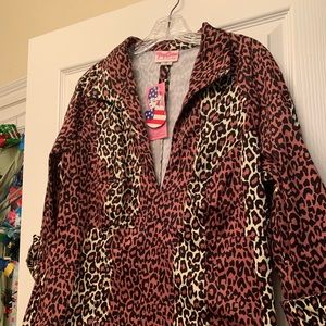 Nwt 3x pug Doris top